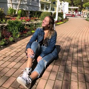 Meet your Posher, Amanda